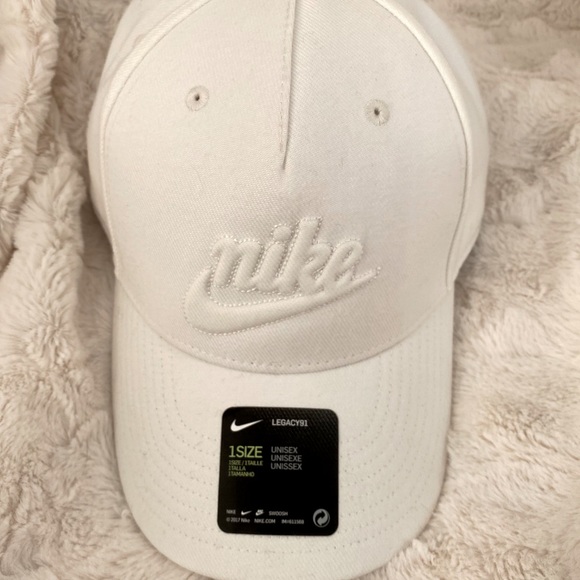 Nike Accessories - White Nike Baseball cap/ hat